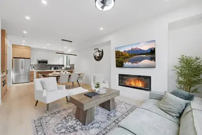 Image de Luxury Retreat | Rooftop | Movie Room | Sleeps 12