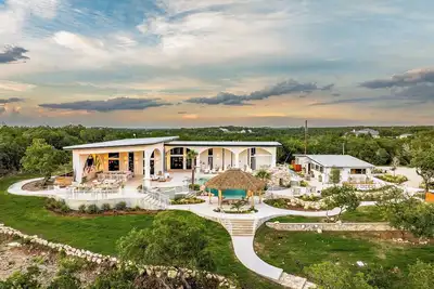 Image de Sleeps 45 - Luxe Resort, Pool, Huge Game Room, Bar.