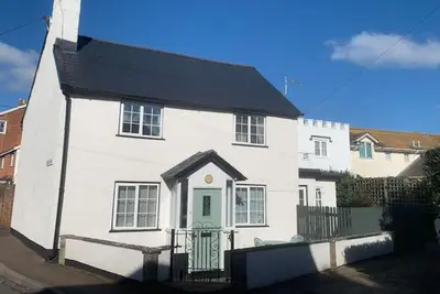 Image de Charming Cottage Nr Beach and Town Free Parking