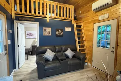 Image de Cozy 2-bedroom Tiny cottage near Ky lake at 3 mints from brakers marina/resort.