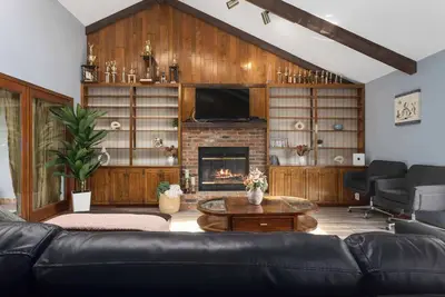 Image de Sleeps8! Remodeledw/ Smart TVs, Near Kc Stadium