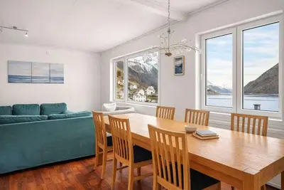 Image de Great Views of Fjord & Mountains, Balcony, Central