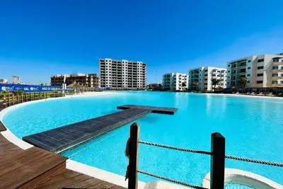Image de Bluu lagoon and beach