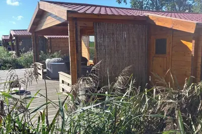 Image de Cabin Sleeps 4 with Hot Tub and Garden
