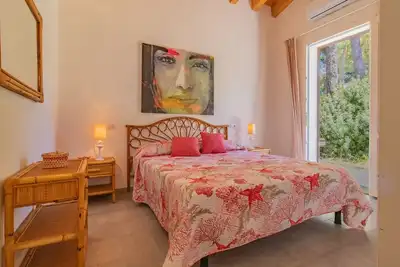 Image de Artistic villa just a short walk from the sea.