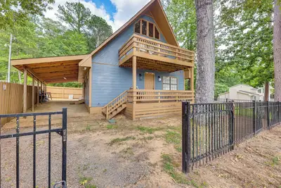 Image de Cozy Eclectic Cabin w/ Lake Views & Shared Dock!