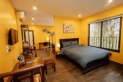 Image de Old Quarter Hoan Kiem Sunlit Artistic Home 2br/1ba Apartment Central Hanoi