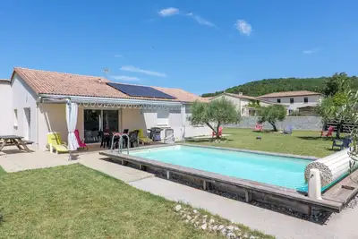 Image de Gîte 6 pl, piscine privée, calme à proximité de la voie verte et à deux pas des gorges de l'Ardèche