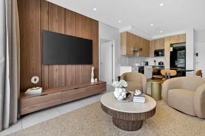 Image de Velvet & Views · Designer 2br Luxury in Sandton.