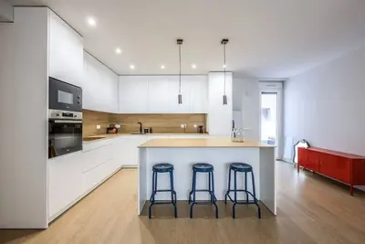 Image de Spacious Home with Private Garden and Parking