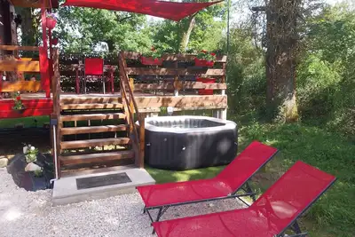 Image de La Libellule, roulotte avec spa privé en campagne