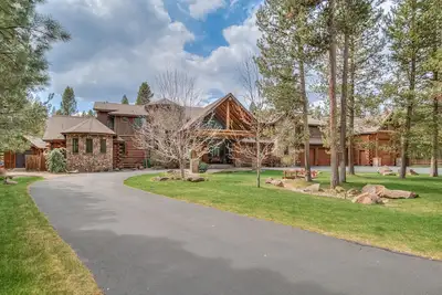 Image de Luxury 6, 456 Sq. Ft Deschutes River Retreat, Private Dock, Perfect for Events