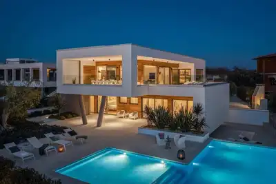 Image de Villa de luxe Old Olive I - piscine chauffée privée, jacuzzi, sauna et plus, pour 12 personnes.