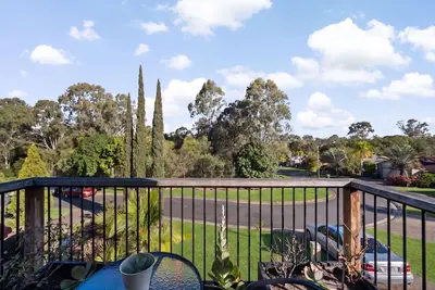 Image de 4 Br Family Home in Runcorn close to local market and quick access to Cbd
