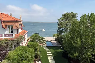 Image de Villa D'exception première ligne Arcachon avec piscine, bord de mer
