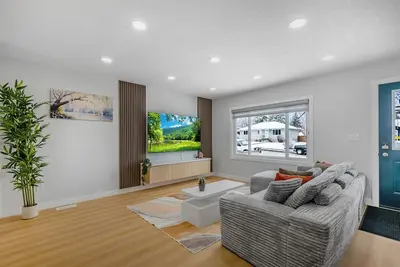 Image de Spacious Retreat near Downtown&Airport, Free Park, Ac, 2 Living Rooms, Backyard