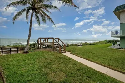 Image de Oceanfront 2-bedroom condo in peaceful Indialantic with pool and Ac