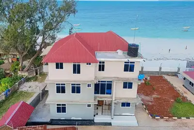 Image de Beachfront Apt | Private Terrace & Ocean Views
