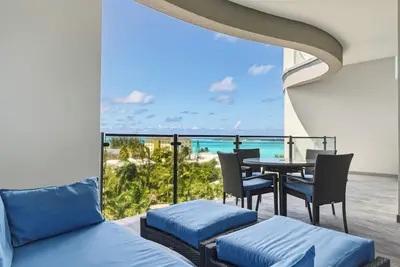 Image de Beachfront 2-bedroom condo + Sofa Bed with Pool