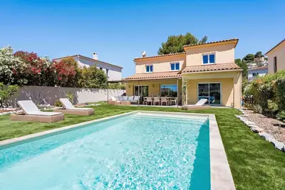 Image de Lavande, piscine, jardin, clim, à pied des plages