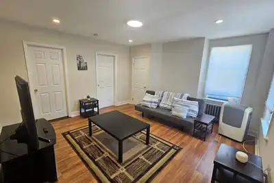 Image de Parking + Apartment • 5–10 Min Walk to Path for Nyc