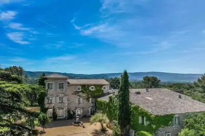 Image de Bastide Hedone en Luberon 9ch 9 sdb piscine extérieureet  intérieure 24 couchges