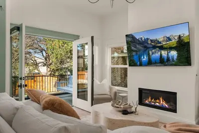 Image de Luxury Alki Beach Villa | Sleeps 10 | 360° Rooftop