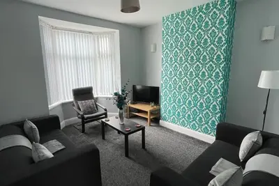 Image de 4 bedroom house opposite Northern General Hospital