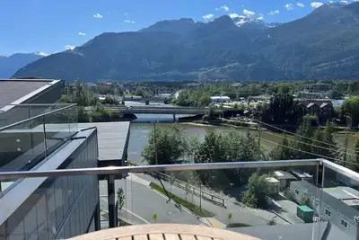 Image de Resort Condo: 40 min to Vancouver/Whistler Gym, Rooftop Patio, Hottub, Sauna Etc