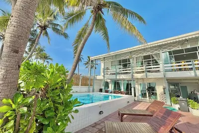 Image de Wander at Bayside 19 | Upstairs Sea-View Room, bathtub & sunset (sleeps 4)