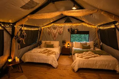 Image de Glamping Yurt with Ac at Greeter Falls Campground