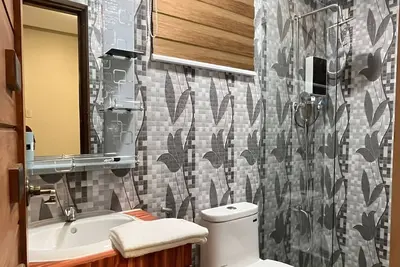 Image de A temporary relocation, this space provides comfort, privacy, and convenience.