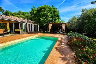 Image de Villa provençale, piscine, sauna, jardin, très calme, arborée, sud, 180 m2, rdc