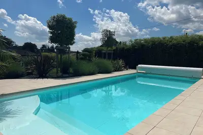Image de Jolie maison avec piscine privée, au calme, à 20 minutes de Lyon