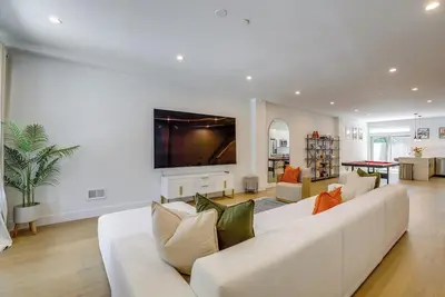 Image de 6 Mi to Center City Philly! Wfh-Friendly Townhome