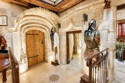 Image de Suite des Seigneurs - Château Vieux d'Ancezune