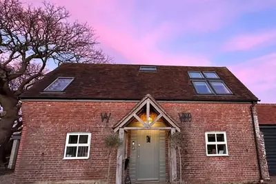 Image de Charming Cottage & Private garden near South Downs -Great location for hiking