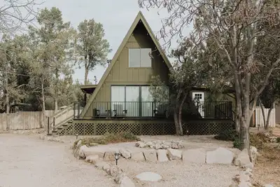 Image de Payson's Olive A-Frame Cabin