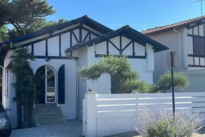 Image de Villa rénovée • 2 min plage • Charme et confort