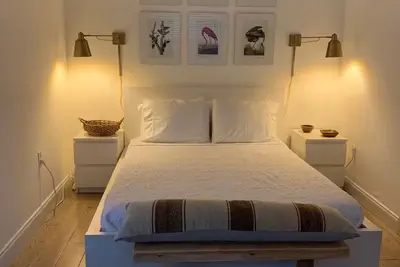 Image de Cozy Studio Cottage in the heart of lush Coconut Grove.