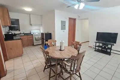Image de Apartment + Parking - 5–10 Min to Path for Nyc