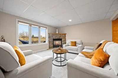 Image de 4br Home ~ Hot Tub ~ Pool Table ~ Bbq ~ Backyard
