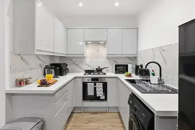 Image de Central | Free parking | Connections to Manchester