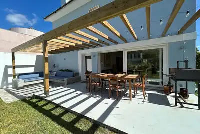 Image de The Blue House Estoril, Pergola and Lounge - 5 mins from the beachand woodland
