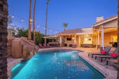Image de WaterSlideResort+Volleyball+Casita+Spa+Playset