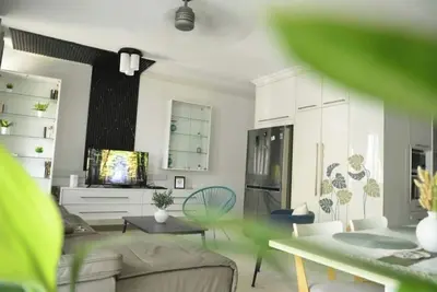 Image de Coco Paradise Serene, Cozy & Timeless