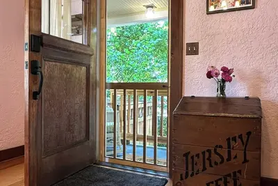 Image de Artsy Ballard 2bd/2ba Craftsman - spacious, walkable, modern comfort