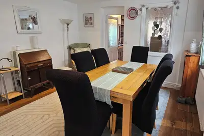 Image de 19 Newtown Sidmouth is a Cosy Cottage and Family Home 600m to Beach