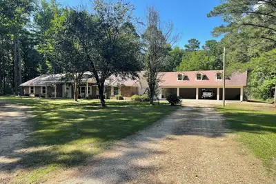 Image de Near Crater Of Diamonds! 4br Home on 35 Acres with Pool, Pond, and Screened Room