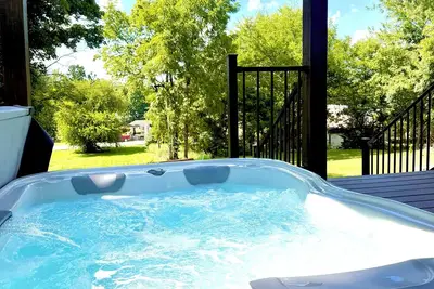 Image de Bungalow with Hot Tub in Birch Tree